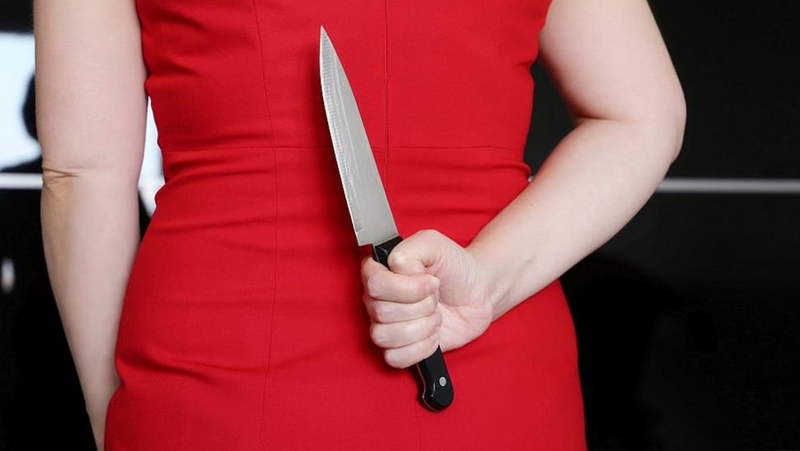 Жена намушка с нож мъж в Ботевград, съобщиха от полицията.Около