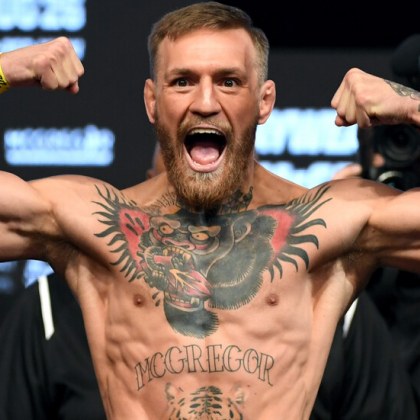 Конър Макгрегър е бил блъснат от кола докато е карал