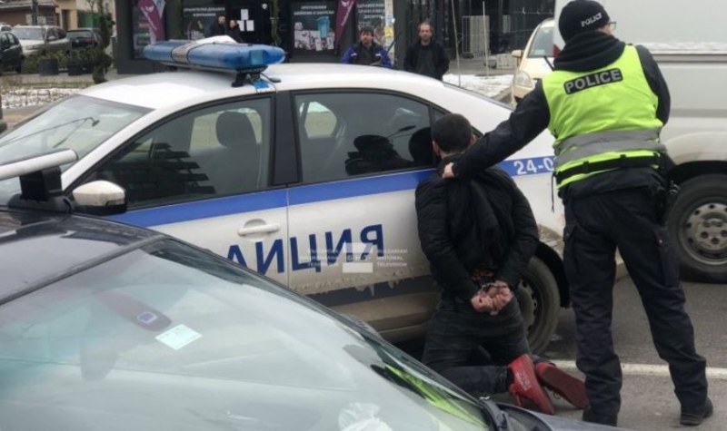 Екшън в София! Полицаи преследваха шофьор, задържаха го СНИМКИ