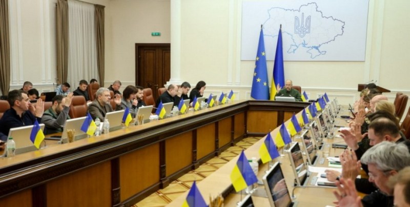 Осем министри в украинското правителство са заплашени с уволнение. Тяхната оставка може