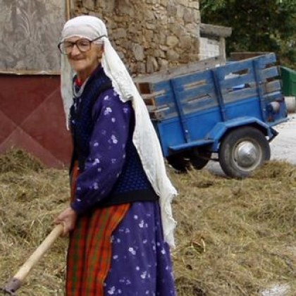 На 110 години почина най възрастната българка баба Нурие Дерменджиева Баба Нурие
