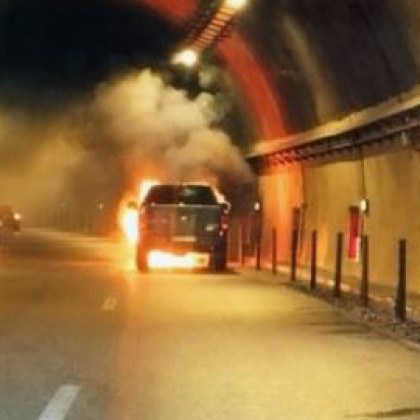 Кола е запалила тази сутрин в тунела Витиня Кадри от 