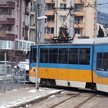 Поредна катастрофа между кола и трамвай в София Произшествието е станало
