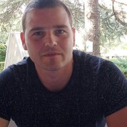 Убийството във Враца: Зетят забил нож във врата на тъщата, открили я в локва кръв