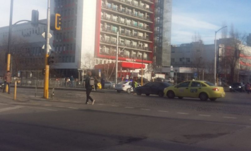 Катастрофа в София, ранена е жена СНИМКИ