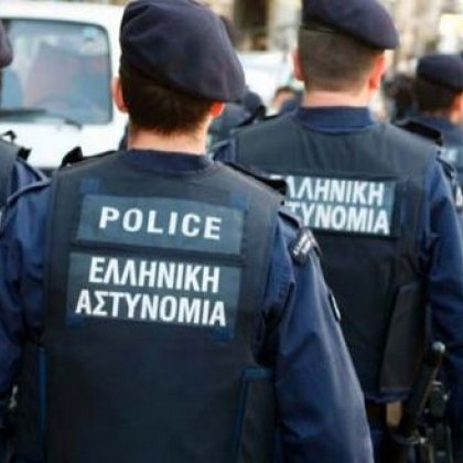 34 годишен българин чието име не се съобщава беше арестуван заедно