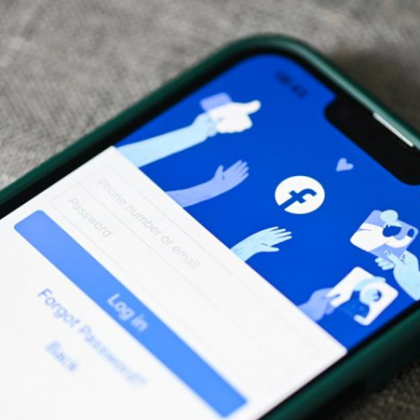 Facebook регистрира 2 млрд. активни потребители дневно