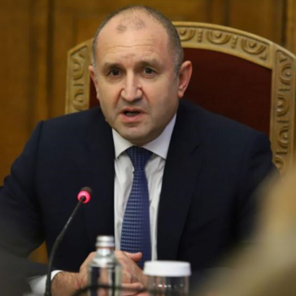 Президентът Румен Радев издаде указите за разпускане на 48-ото Народно събрание