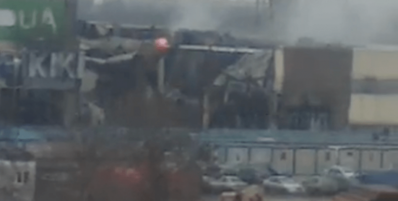 Мощни експлозии прогърмяха в Мариупол ВИДЕО