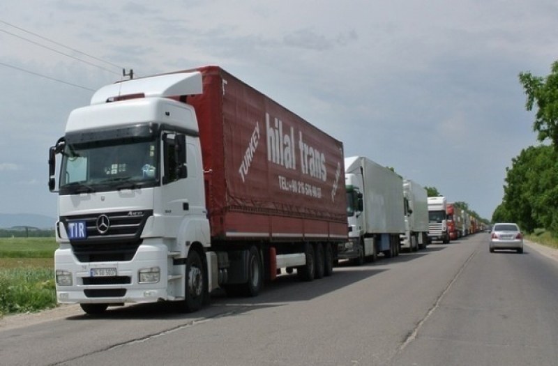 ЕС отлага забраната за нови камиони с ДВГ, ето докога