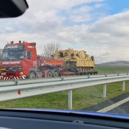 Тежка военна техника изуми пътуващи по магистрала Тракия Танкове се