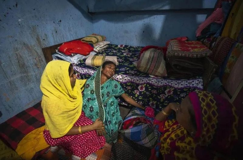Индийската полиция арестува над 2000 мъже за незаконни бракове с деца
