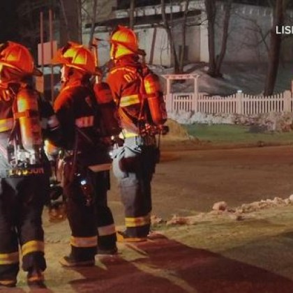 Двама души загинаха а 14 бяха ранени в пожар в