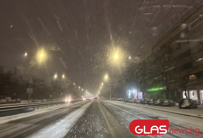Сняг затрупа магистрала Тракия и пътища в София СНИМКИ