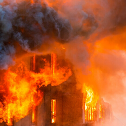 Имот е избухнал в пламъци в град Баня  това научи първо GlasNews bg Тази