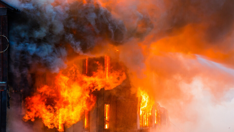 Пожар в Карловско! Къща лумна в пламъци