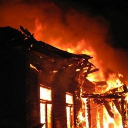 65 годишен мъж е загинал при пожар в дома си в