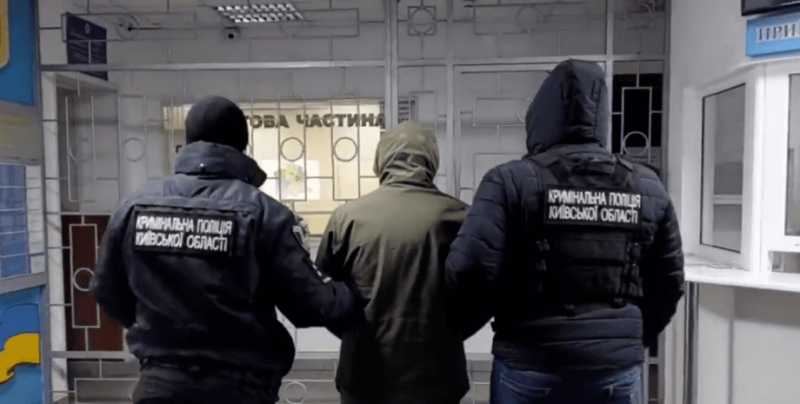 В град Белая Церков, Киевска област, полицията задържа 25-годишен мъж,