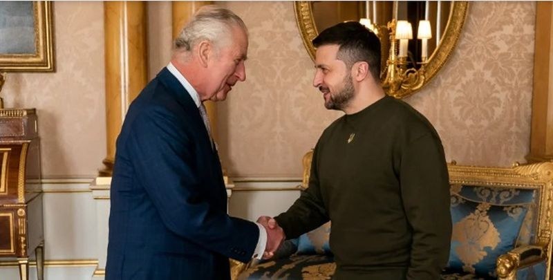 Стана ясно какво е говорил крал Чарлз III със Зеленски
