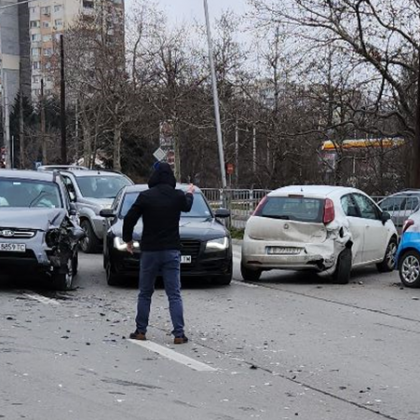 Катастрофа е станала днес след 14 00 часа във Варна Няколко автомобила