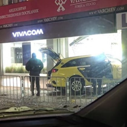 Тежък инцидент стана късно тази нощ в София Лек автомобил
