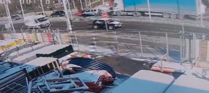 Появи се видео от момента на верижната катастрофа във Велико