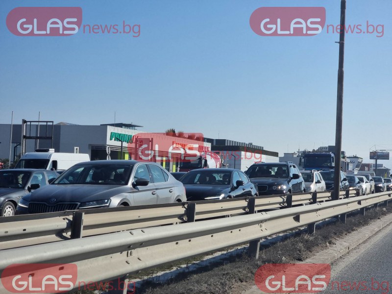 Огромна тапа в София заради излетялото Ауди СНИМКИ