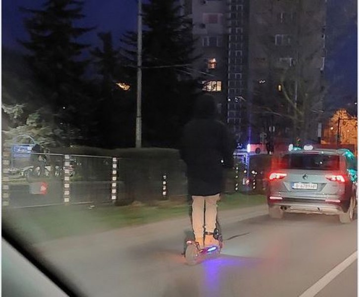 Така се кара тротинетка в тъмното