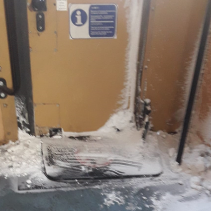 Сняг заваля и във влака София Горна Оряховица Тихо се сипе снегът