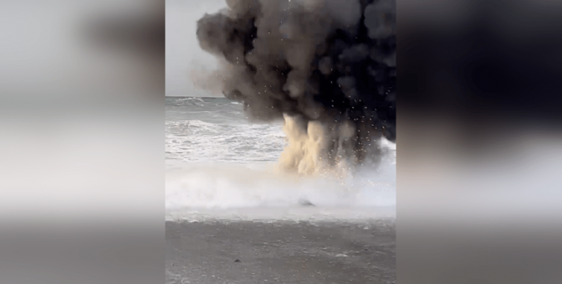 Морска мина избухна на крайбрежието в Батуми ВИДЕО