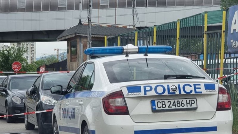 Извънредно! Много полиция и пожарникари до летището в София