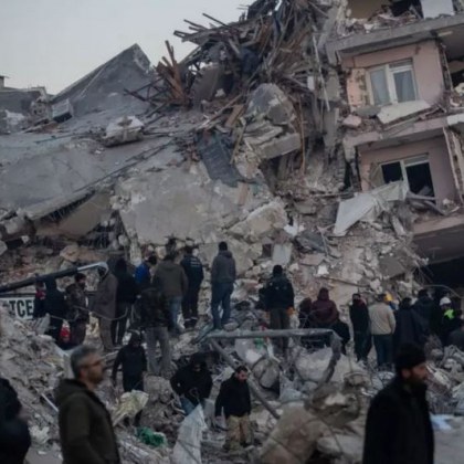 Българче на 1 г и майка му която е със