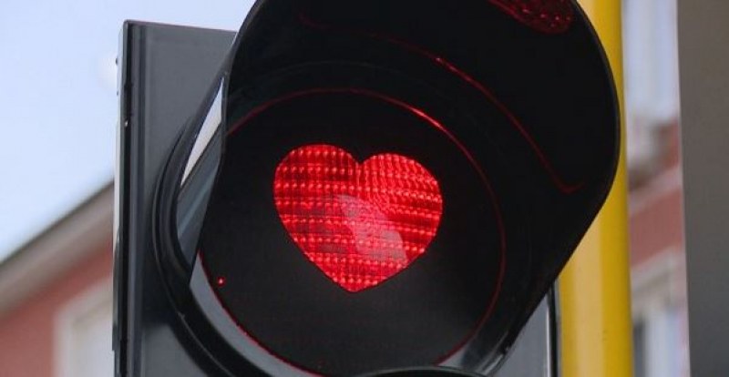 Любовно засветиха светофарите в наш град