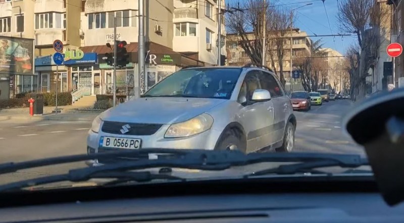 Шофьорка във Варна се възмути от водачка на пътя. Жена