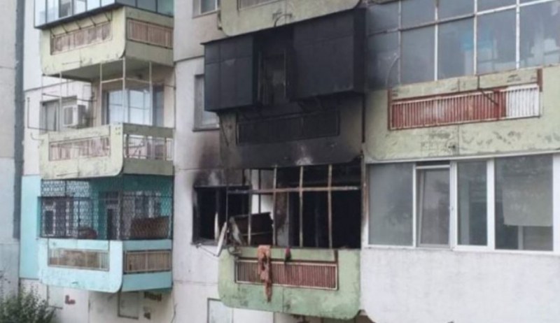 Едно от двете деца, изгорели при пожара във Варна в