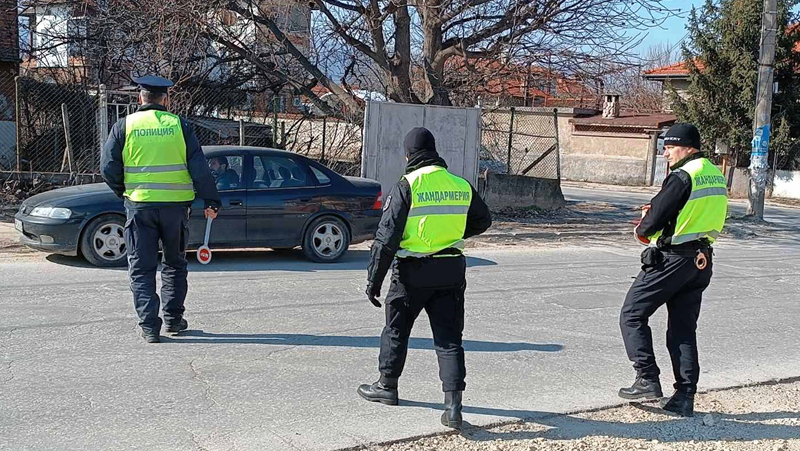 Мащабна полицейска операция в Пазарджишко, има задържани СНИМКИ