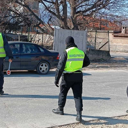 Мащабна полицейска операция в Пазарджишко, има задържани СНИМКИ