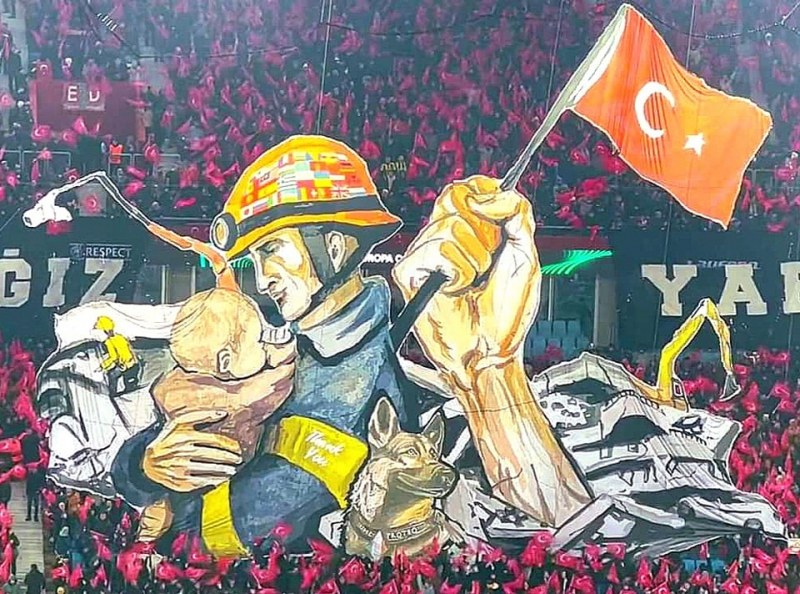 Хореография на турски отбор в ЛК разплака мрежата, видя се и българският флаг