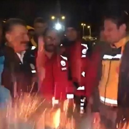 Пламъци избухнаха по време на посещението на турския министър на