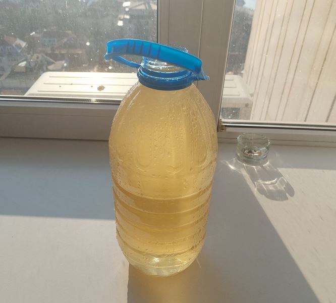 Жена сподели снимка на бутилка с вода и предизвика недоволство.Случката
