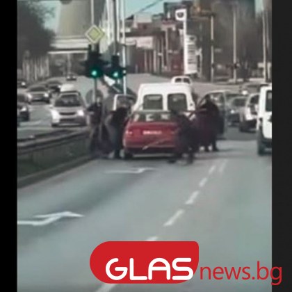 Масов бой с колове до мост в Пловдив! ВИДЕО