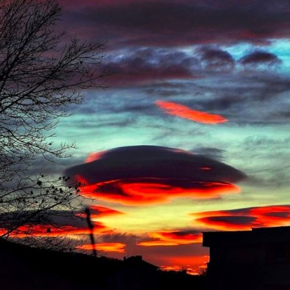 Облаци с форма на летящи чинии озадачиха жители на Карлово