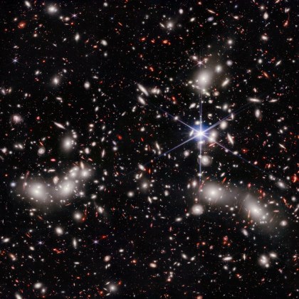 Kосмическият телескоп Джеймс Уеб засне сливане на три галактики известно