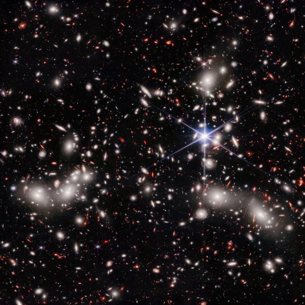 Kосмическият телескоп Джеймс Уеб засне сливане на три галактики, известно