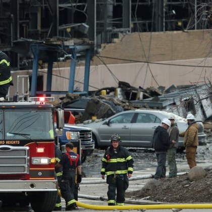 Най малко 14 души бяха ранени при експлозия в завод за