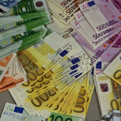 Задържаха 44 годишна жена откраднала 5000 евро от братовчедка си във