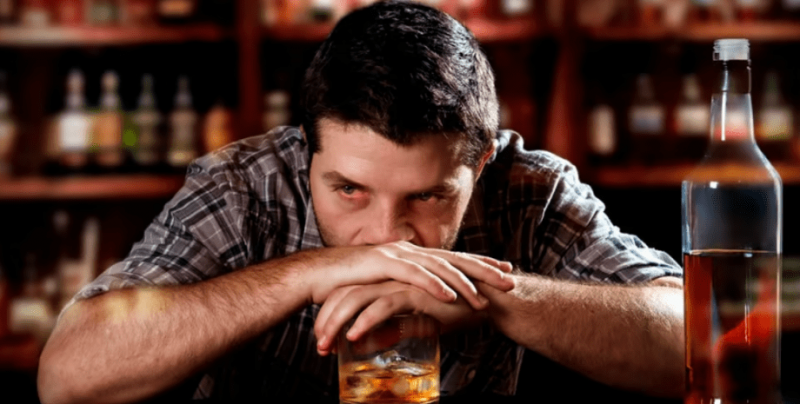 Разстройството, свързано с употребата на алкохол (AUD) е сложно психично