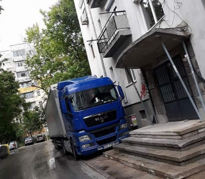 Пловдивчанин с камион се 