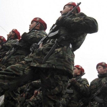 Военно обучение за учениците от 10 и 11 клас от