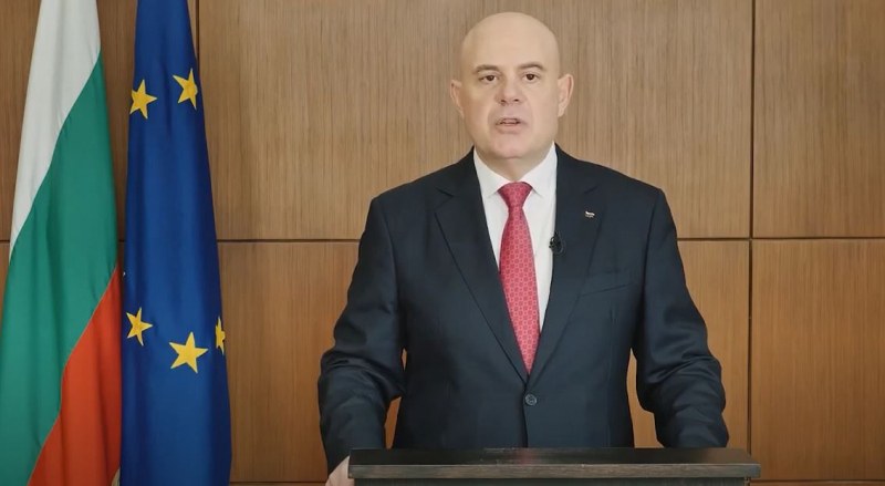 Главният прокурор Иван Гешев излезе с видеообръщение, публикувано в YouTube-канала